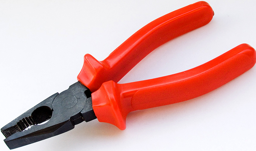 Pliers are considered more functional than pliers.