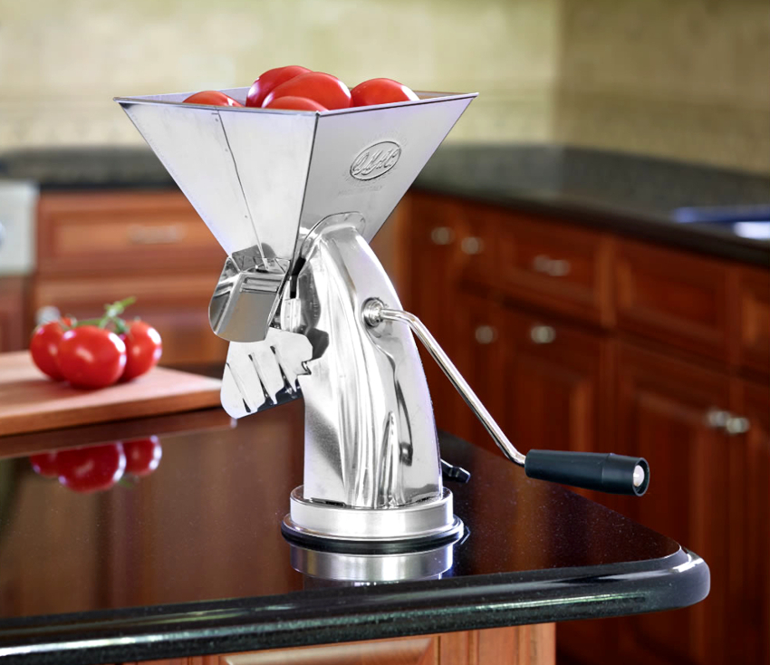 Juicers for tomatoes are divided into devices that operate on a manual, mechanical or electrical principle.