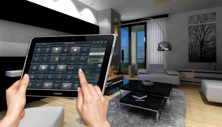Funcționalitatea casei este disponibilă și pe o tabletă, datorită căreia puteți controla Smart Home în timp ce vă aflați departe de casă