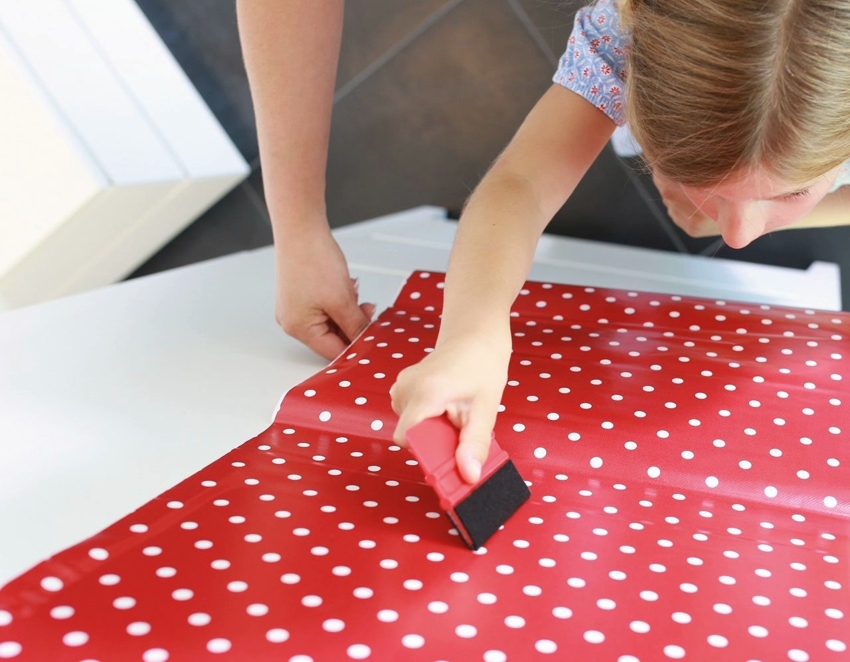 Pasting the old canvas with adhesive film