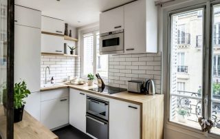 Kitchen with windows: how to play with sunlight to your advantage