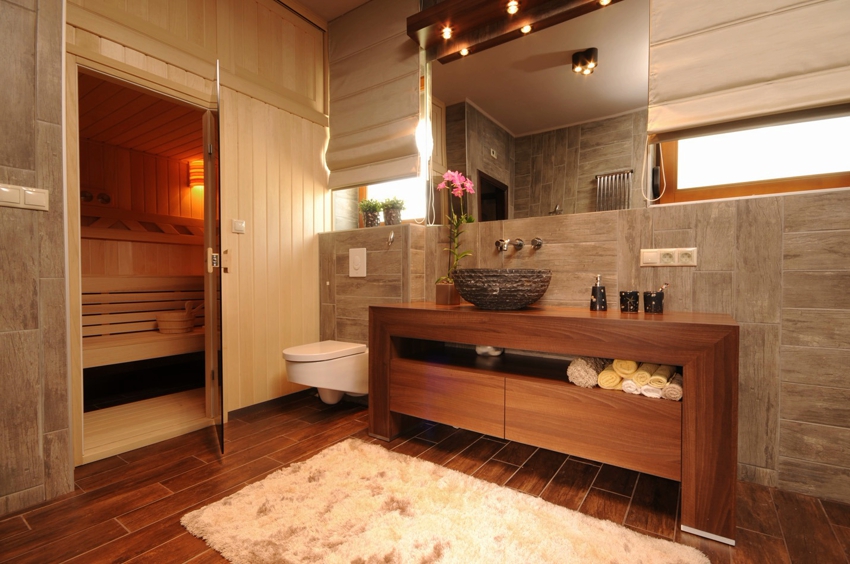Dacă spațiul permite, puteți instala o baie de aburi cu locuri culcate.