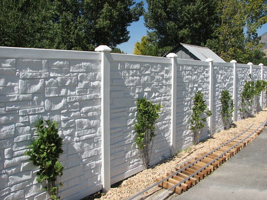 Concrete sectional fence with rectangular posts