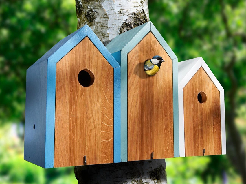Natural wood is the most suitable material for making birdhouses