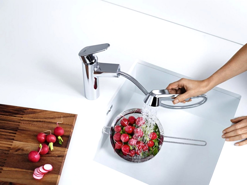For a minimalist kitchen, faucets of a standard shape and a shiny chrome finish will be appropriate.